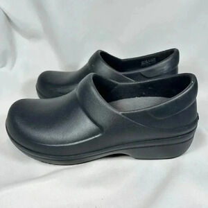 Crocs Size 6W Black Clogs Dual Comfort Nursing Work Clogs Slip On